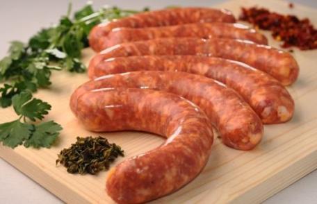 Cârnaţii de casă nelipsiţi de sărbători. Cele mai gustoase tradiţii românești!