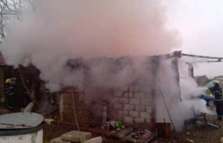 Afumătoare distrusă într-un incendiu