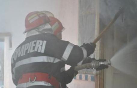 A incendiat casa părintească din Vârfu Câmpului după ce a verificat racordurile unei butelii
