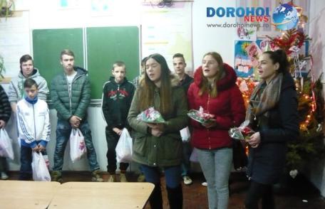 Liceul Tehnologic „Al. Vlahuță” Șendriceni: Sărbătorile vin la toți copii - FOTO