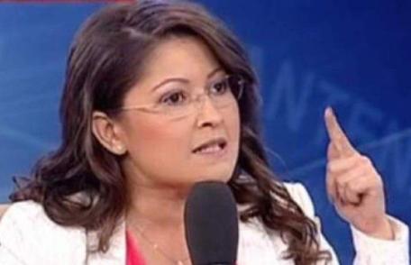 Căzătură de zile mari, în direct la Antena 3: Oana Stancu s-a întins pe jos în platou - VIDEO