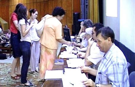 Peste 1000 de cadre didactice se bat pentru posturi la concursul de titularizare