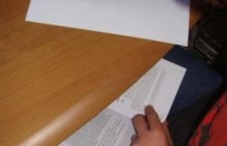 Eliminați după ce au fost prinși copiind la examenul de bacalaureat 
