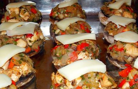 Ciuperci umplute cu carne de pui