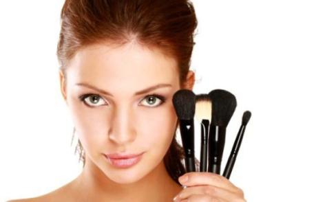 Trucuri pentru un machiaj care să reziste o zi întreagă