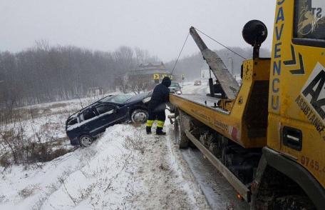 Zăpada face primele victime. Două accidente rutiere produse pe drumul Botoșani - Suceava