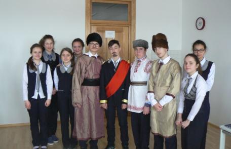 „Hai să dăm mȃna cu mȃnă!”... la Şcoala Cornerstone Dorohoi - FOTO