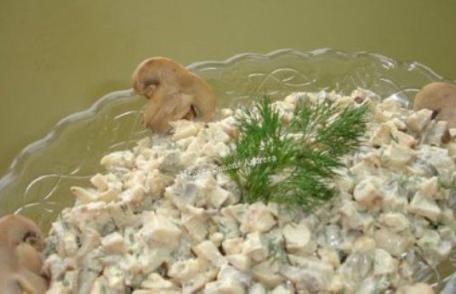 Salată de pui cu ciuperci