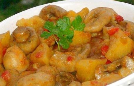 Tocăniță de cartofi cu ciuperci