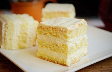 Prăjitură cu lămâie și iaurt