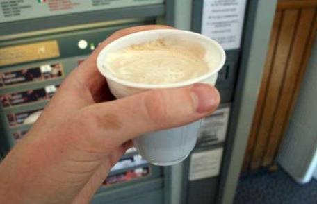 Otravă la un leu. Ce conține cafeaua de la automat?