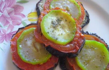 Dovlecel si vinete la cuptor