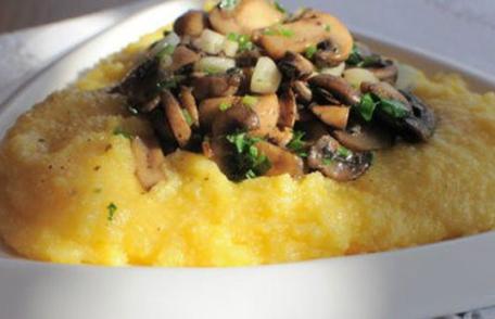 Mămăligă cu ciuperci