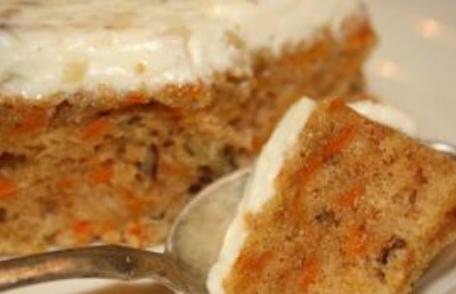 Prăjitură cu morcovi și iaurt