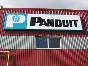 Peste 250 de locuri de muncă la Arad: Americanii de la Panduit fac o fabrică de IT