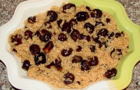 Mâncare de prune uscate cu orez