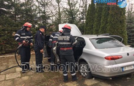 Un incendiu izbucnit la un autoturism parcat a pus pompierii dorohoieni în alertă - FOTO