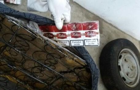 Ţigarete de contrabandă, descoperite de polițiștii de frontieră de la punctul Sânca