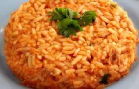 Pilaf cu roşii şi dovlecei