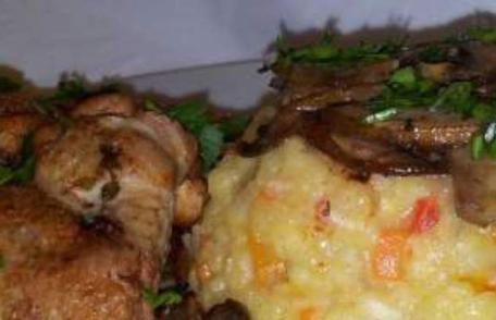 Pilaf cu ciuperci si aripioare de pui la cuptor