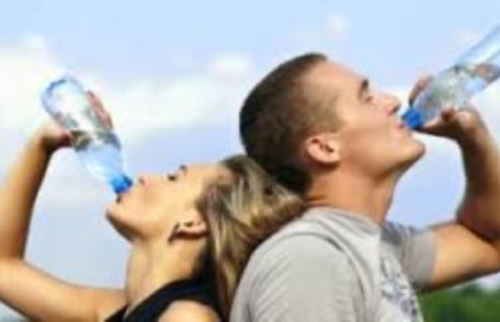 Semne clare care arată că nu bei suficientă apă