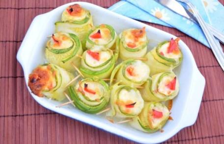 Rulouri de dovlecei cu brânză, la cuptor