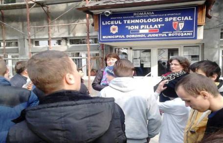 Liceul Tehnologic Special „Ion Pillat” Dorohoi - Meseria este brăţară de aur - FOTO