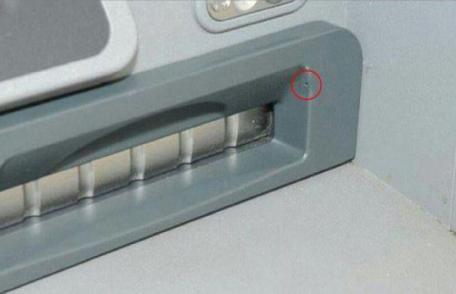 Atenţie când tastaţi pinul la bancomate! Hoţii folosesc camere de dimensiunea unui vârf de ac