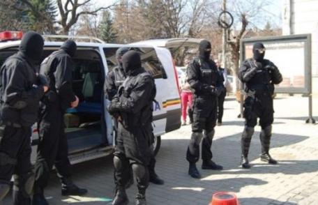 Zece percheziţii domiciliare la Dorohoi, la persoane implicate în contrabanda cu țigări