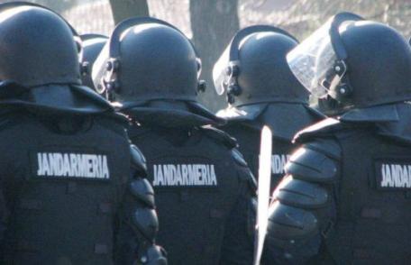 Puteri sporite pentru jandarmi. Ar putea face percheziții corporale și legitima cetățenii