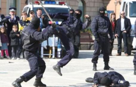 Dorohoienii sunt așteptați în Parcul „Cholet” din Dorohoi la exerciții demonstrative ale jandarmilor