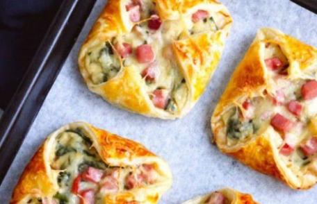 Pacheţele cu şuncă şi caşcaval