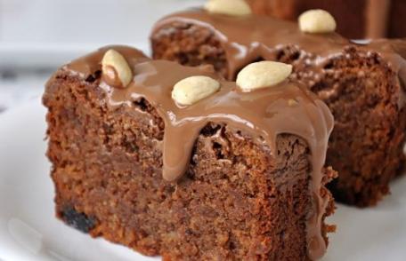 Chec cu ciocolată, prune uscate și rom