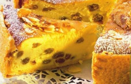 Pască tradiţională de Paşte cu brânză dulce de vacă şi stafide