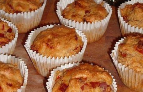 Brioșe aperitiv cu șuncă și ardei