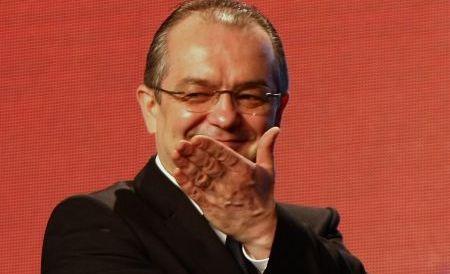  Emil Boc i-a făcut un cadou gigantului Yahoo. - Aşa ceva nu s-a întâmplat niciodată niciunde în lume