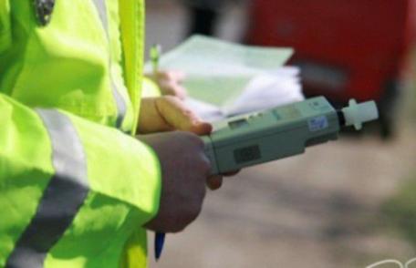 Alcoolul la volan deschide drumul către puşcărie! Doi şoferi beţi au fost prinşi în trafic!