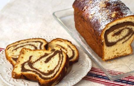 Cum să transformi cozonacul uscat într-un… desert delicios!