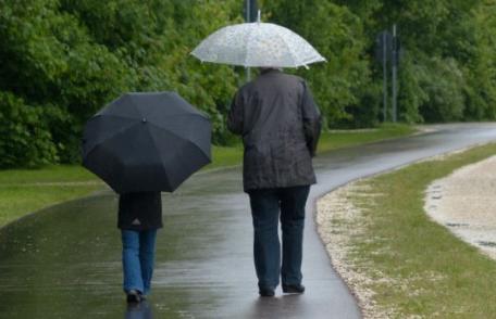 Vreme de stat în casă. Frig și ploaie în toată țara