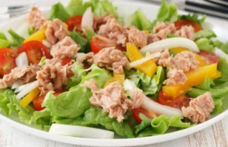 Salată cu ton