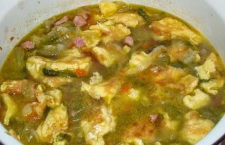 Ciorbă de salată cu ouă