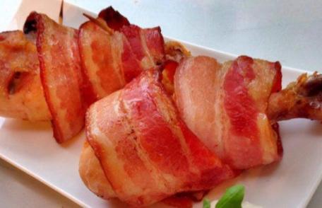 Pui învelit în bacon