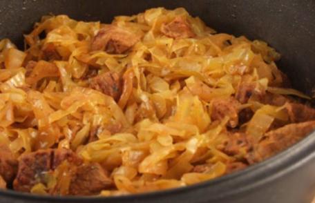 Mâncare de varză acră cu carne de porc
