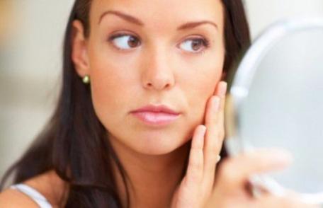 Acest semn ascuns de pe față indică o boală serioasă. Nu-l mai ignora