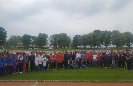 Peste 100 de copii s-au întrecut, astăzi, pe stadionul „1 Mai” din Dorohoi pentru trofeul „Prietenii Pompierilor” - FOTO