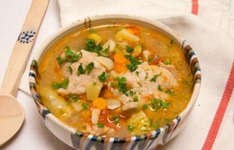 Ciorbă ardelenească cu pui