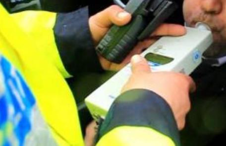 Un șofer a pierdut controlul volanului și s-a izbit într-un gard. Vezi ce alcoolemie avea!