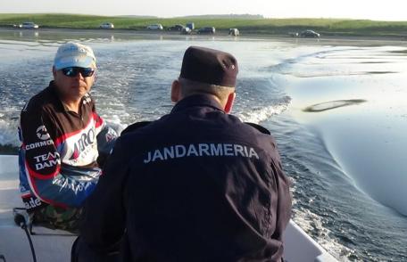 Trei pescari depistați fără permis de pescuit,amendați. Vezi ce au mai descoperit jandarmii în urma verificărilor!