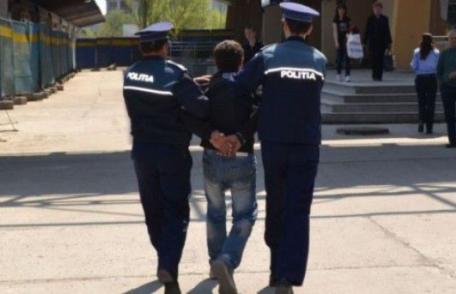 Autor al mai multor furturi, identificat şi reţinut de poliţişti