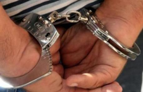 Dorohoian reţinut pentru 30 de zile după ce a tâlhărit un bărbat în scara unui bloc 
